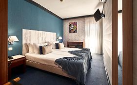 Jose Estevao Hotel